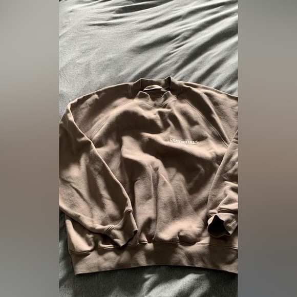 Size medium essentials crew - Picture 3 of 3